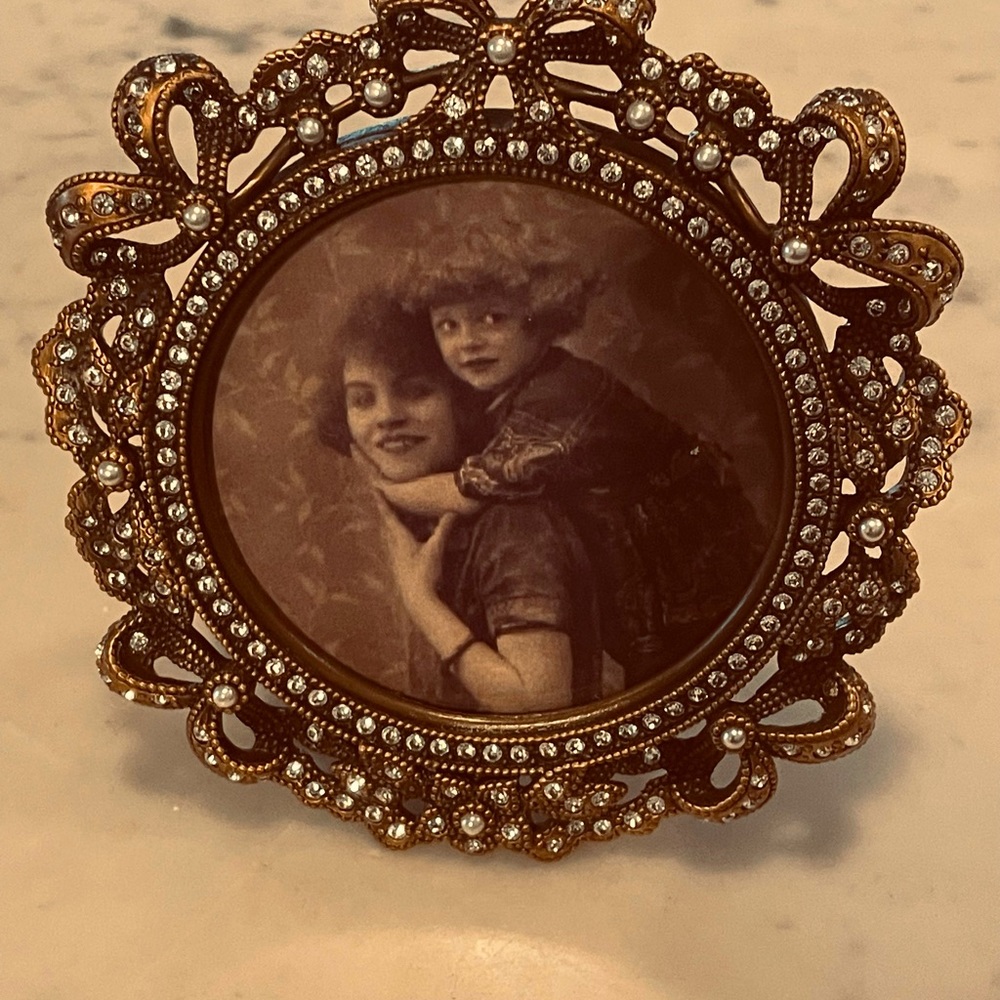 Berebi frame with Swarovski crystal stones